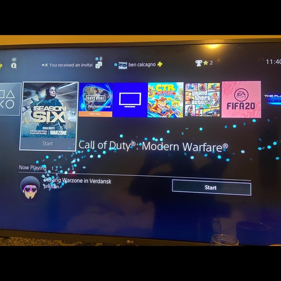 PS4 slim 1TB - Picture 3 of 4